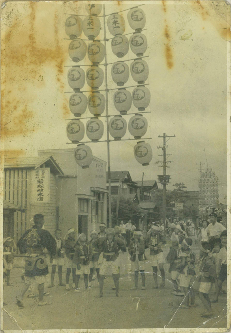 昭和20年代の上米町一丁目竿燈会の小若のようす